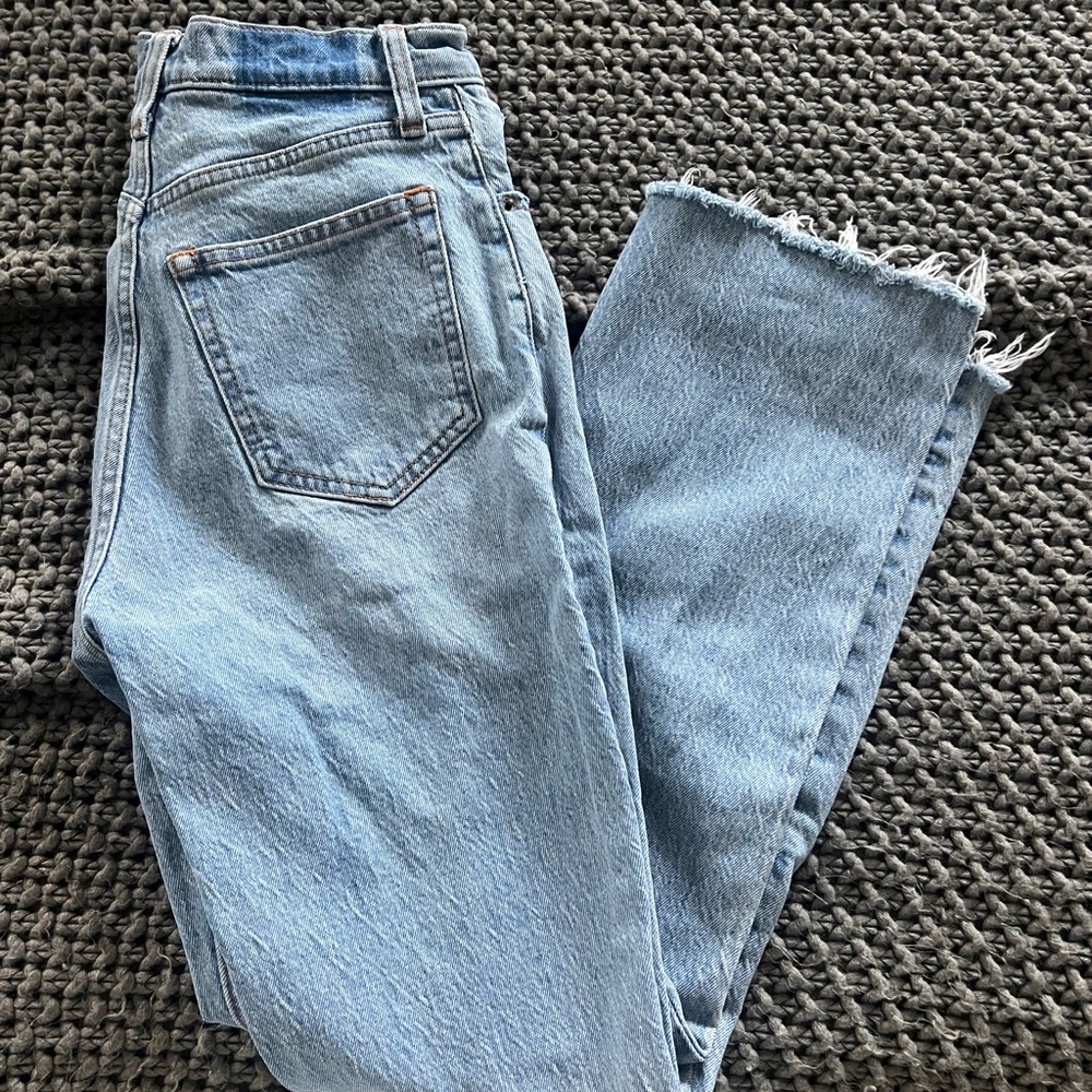 Abercrombie & Fitch Light Wash Cropped Jeans